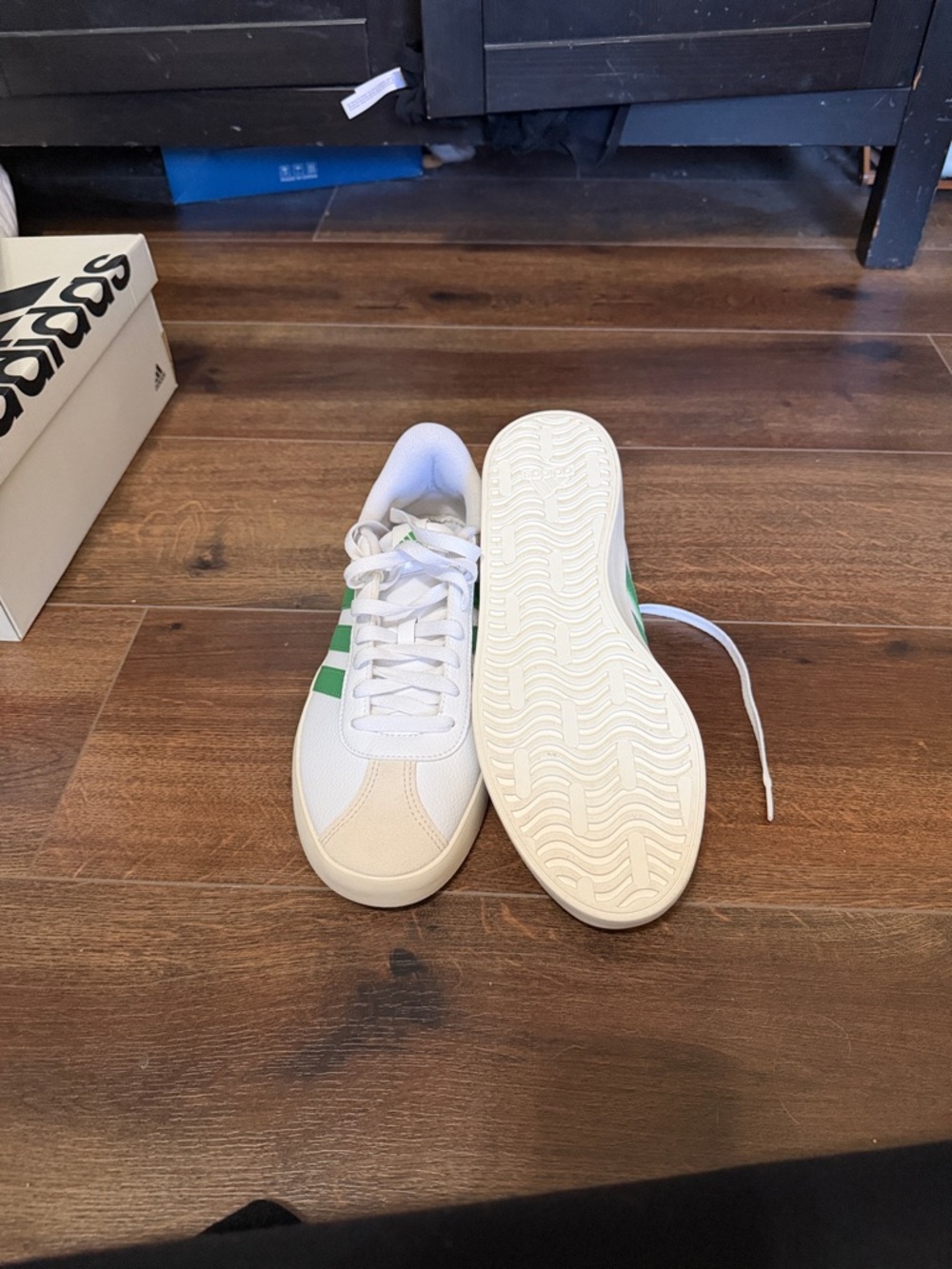 adidas VL court 3.0  White Sneakers with Green Three Stripes size 9.5  new - Picture 3 of 5